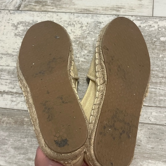 Lilly Pulitzer Sand Espadrilles - Picture 3 of 3